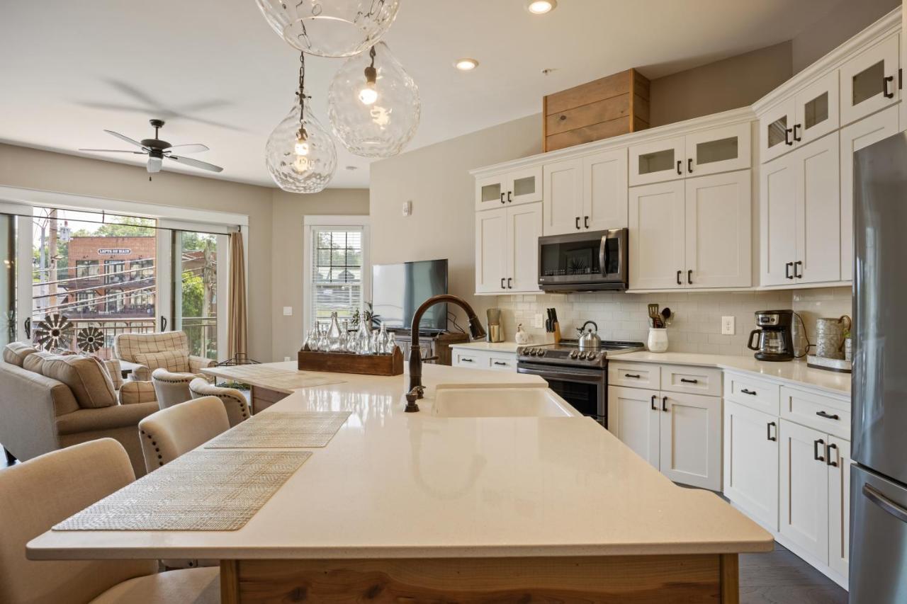Beautiful Downtown Condo - Balcony - Amazing City Views - Loaded Kitchen - Stainless Steel Appliances - Board Games & More Blue Ridge Exterior foto