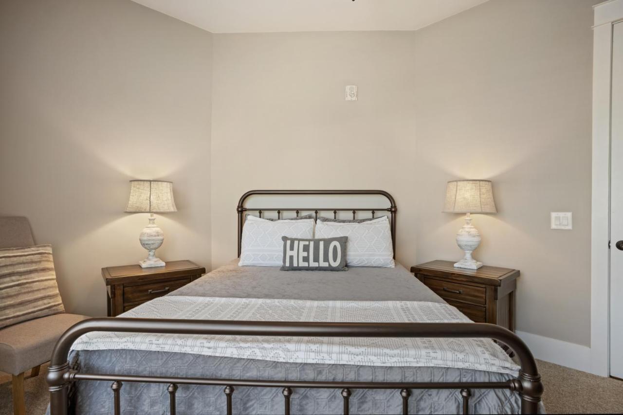 Beautiful Downtown Condo - Balcony - Amazing City Views - Loaded Kitchen - Stainless Steel Appliances - Board Games & More Blue Ridge Exterior foto