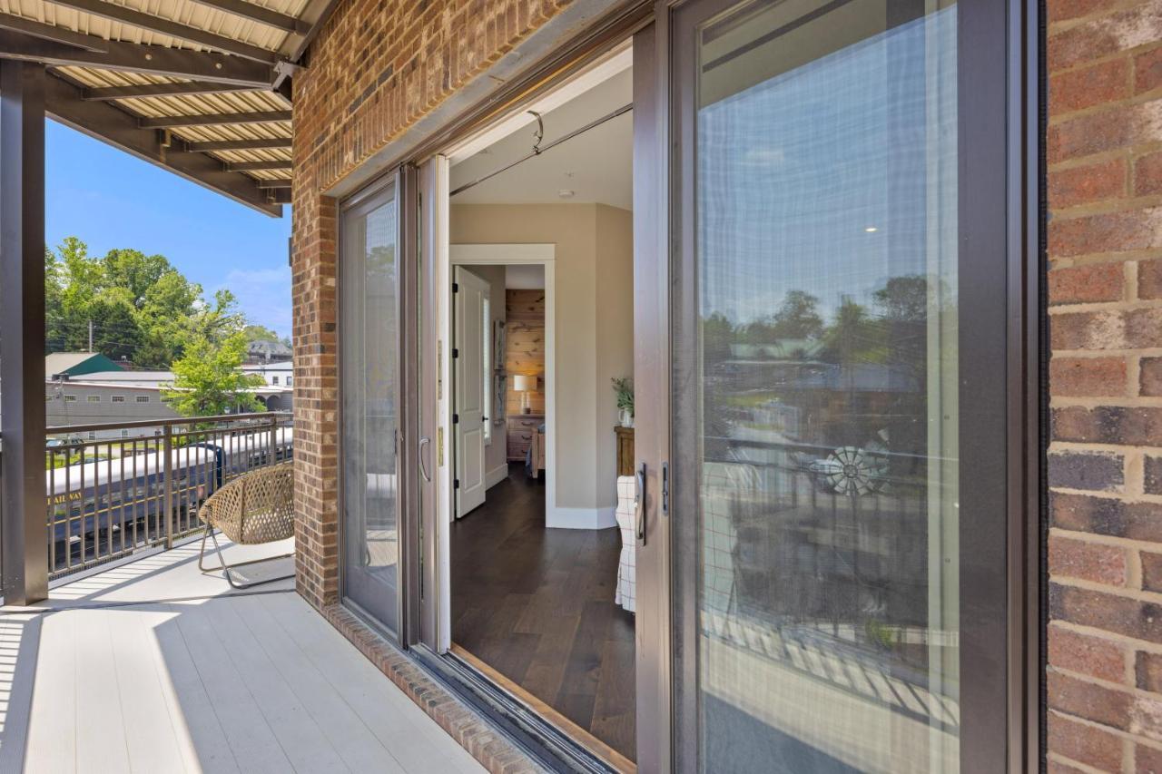 Beautiful Downtown Condo - Balcony - Amazing City Views - Loaded Kitchen - Stainless Steel Appliances - Board Games & More Blue Ridge Exterior foto