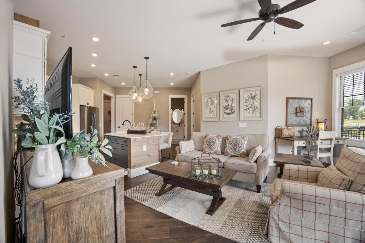Beautiful Downtown Condo - Balcony - Amazing City Views - Loaded Kitchen - Stainless Steel Appliances - Board Games & More Blue Ridge Exterior foto